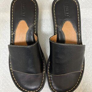 BORN SLIDES BLACK LEATHER UPPERS SIZE 7 /38 M